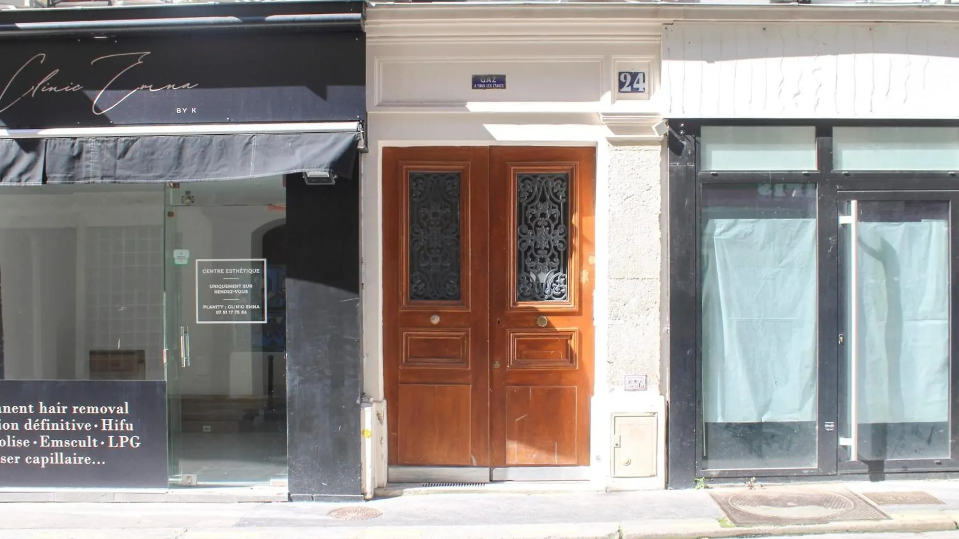 Pretty Parisian Cocoon In Rue De Levis Apartment