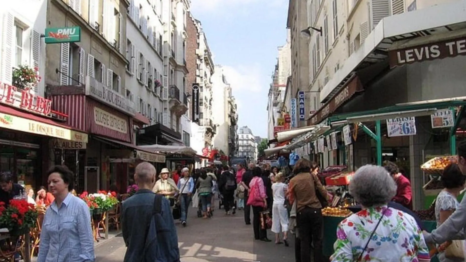 Pretty Parisian Cocoon In Rue De Levis Daire Paris